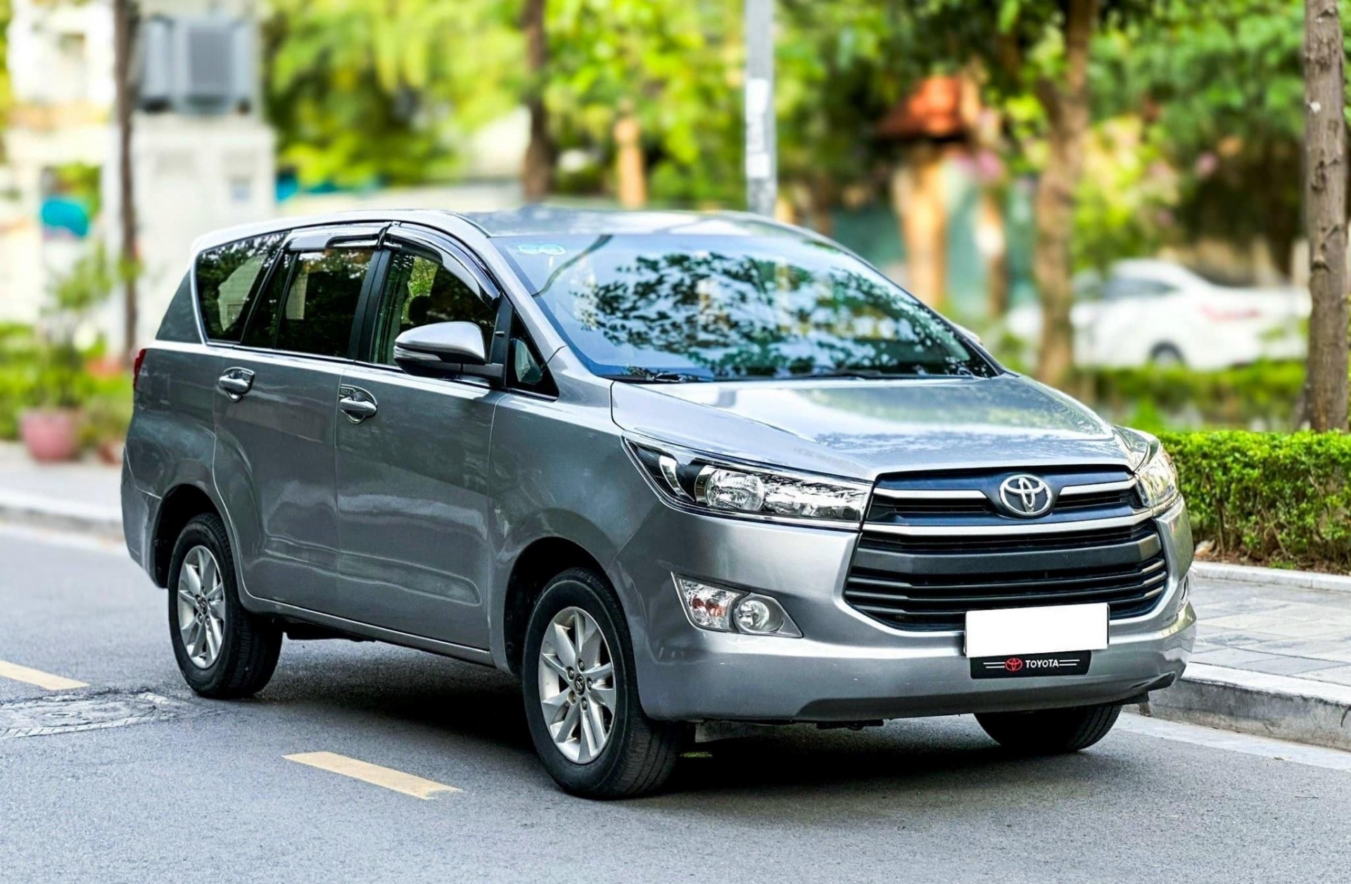 MPV 7 chỗ Toyota Innova 2016 bán lại với giá khó tin sau 8 năm lăn bánh