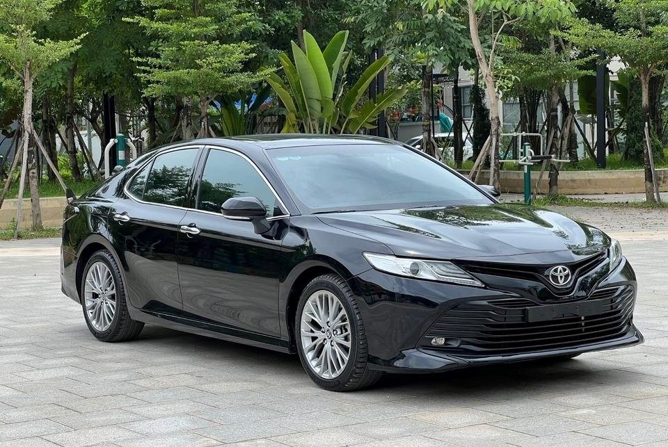 Sau 5 năm lăn bánh, Toyota Camry 2019 'full option' có giá bao nhiêu trên sàn xe cũ? 492313