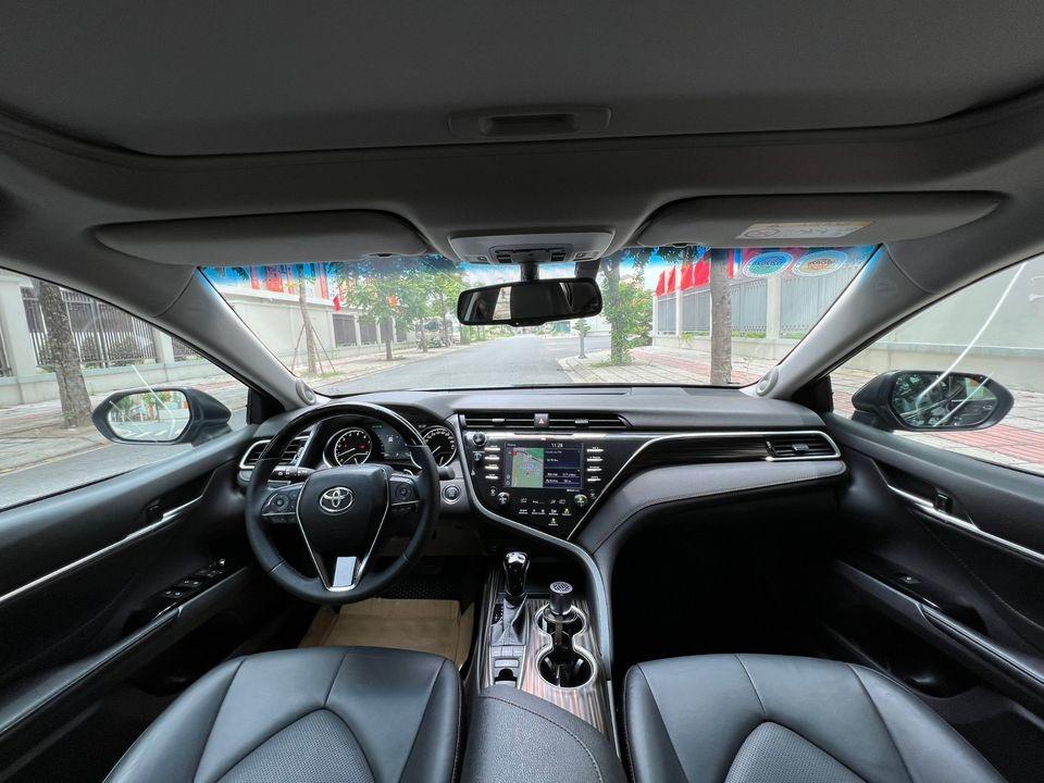 Sau 5 năm lăn bánh, Toyota Camry 2019 'full option' có giá bao nhiêu trên sàn xe cũ? 492315