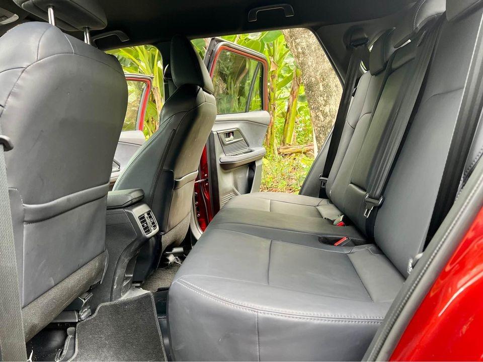 Ngỡ ngàng giá chào bán của Toyota Yaris Cross 2024 'siêu lướt' mới chạy 11.000 km 528111