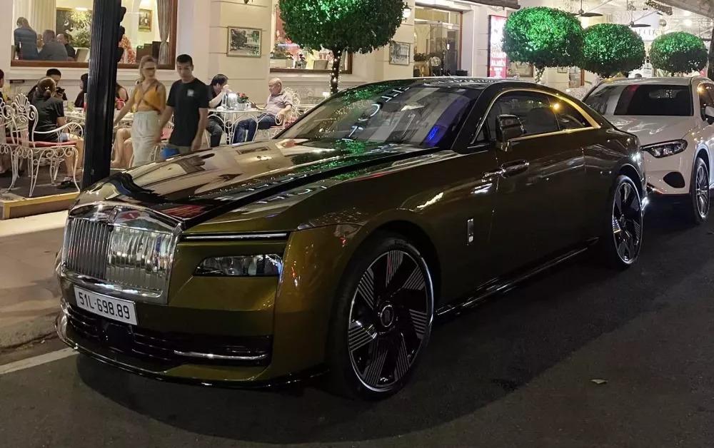 Xe điện siêu sang Rolls-Royce Spectre lăn bánh trên đường phố Việt: Biển đấu giá, màu sơn thời trang 535612