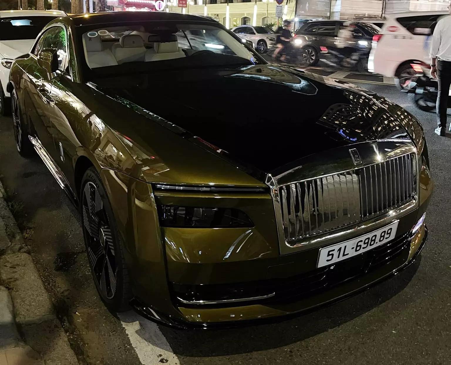 Xe điện siêu sang Rolls-Royce Spectre lăn bánh trên đường phố Việt: Biển đấu giá, màu sơn thời trang 535618