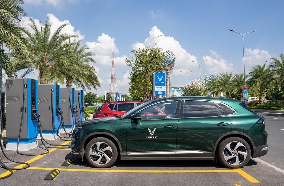 Chăm sóc ô tô điện trong mùa hè: Những lưu ý quan trọng không thể bỏ qua