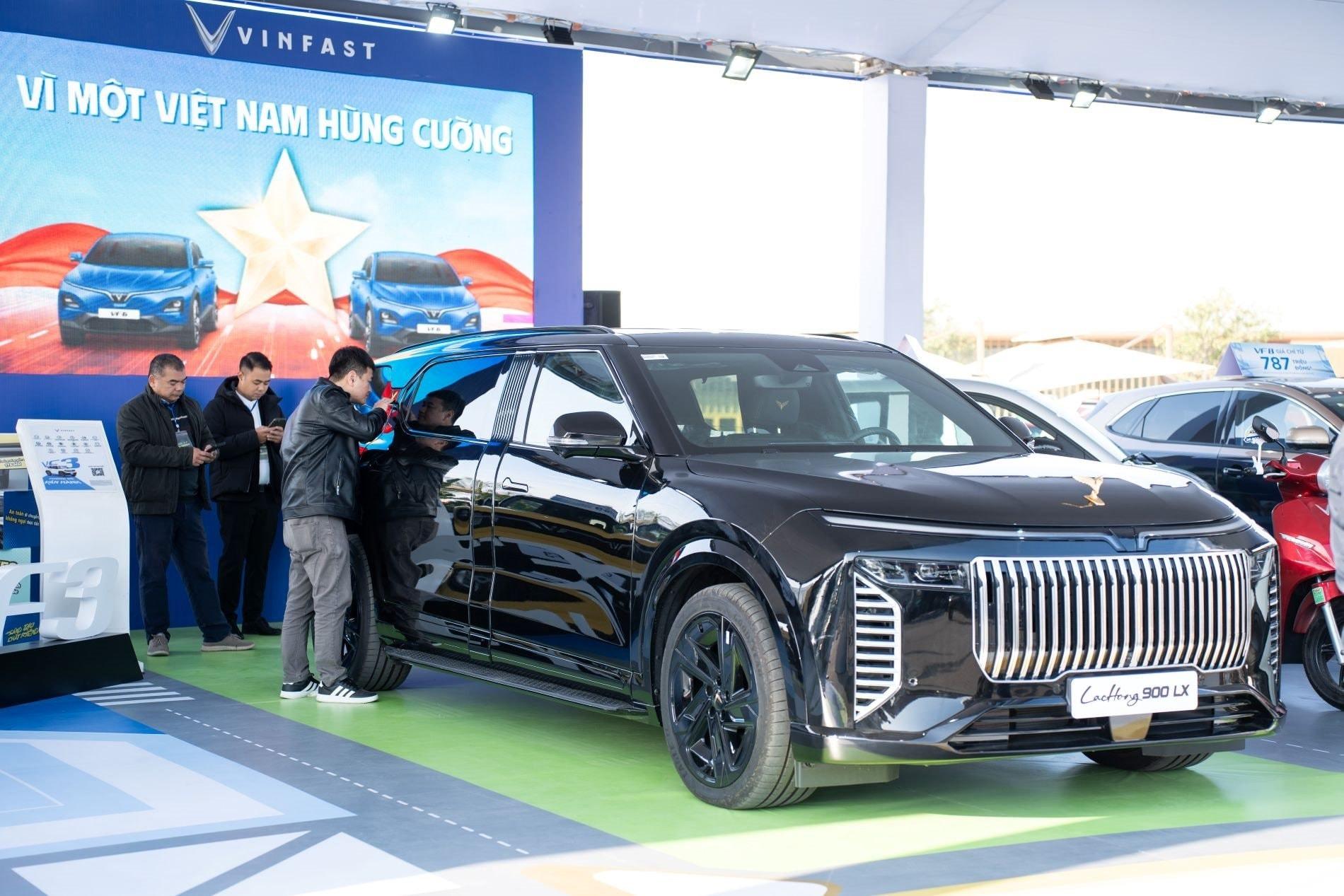 Gian hàng của hãng xe điện VinFast tại Vietnam Mobility Show 2025 có gì?
