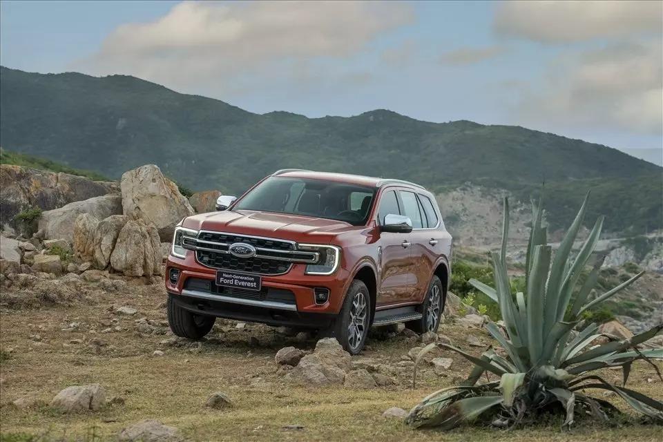 Cuộc đua SUV hạng D tháng 1/2026: Everest vẫn 'độc chiếm' ngôi đầu, CX-8 bất ngờ vượt Fortuner