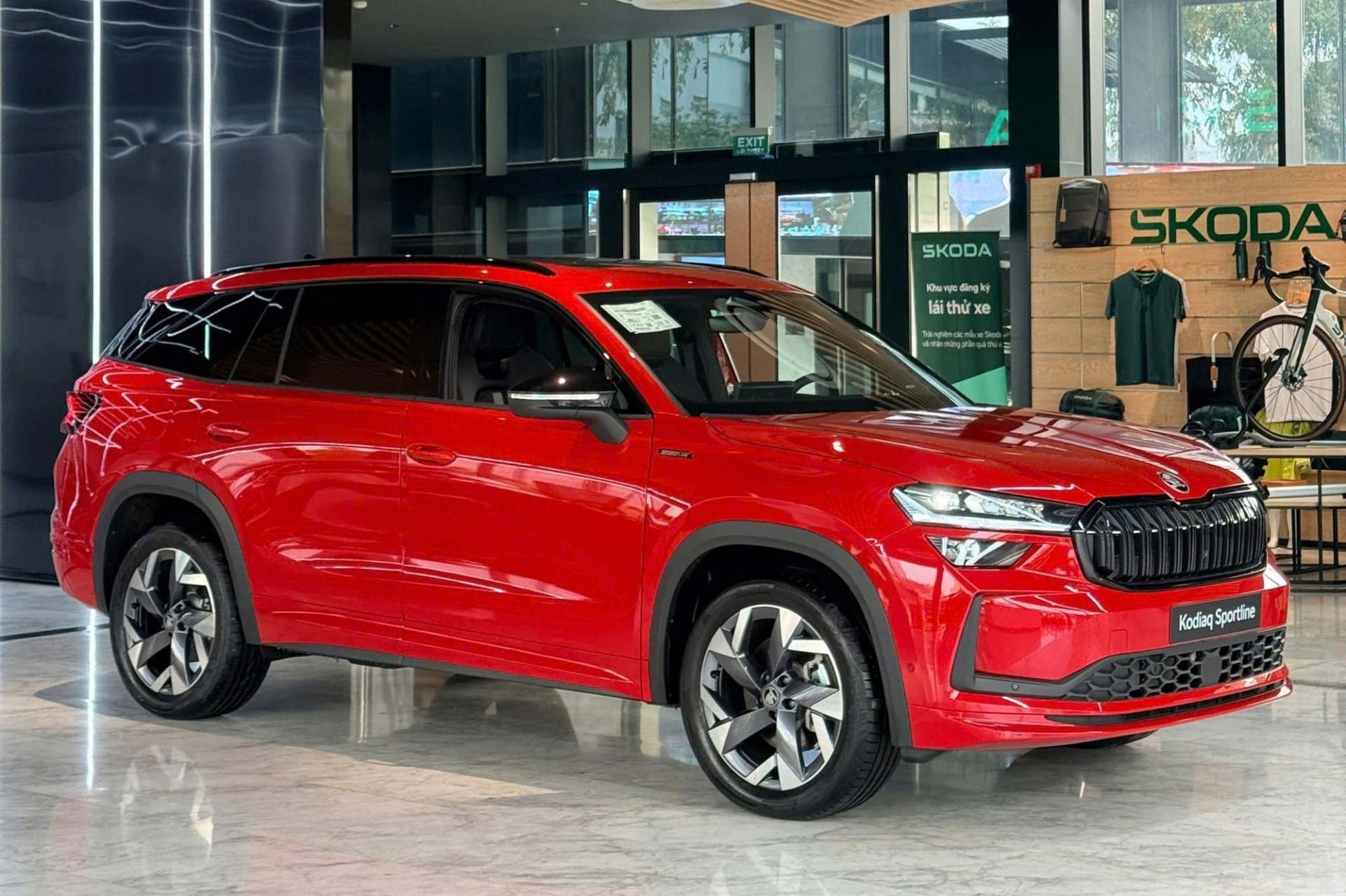 Skoda Kodiaq 2026 cập bến đại lý Việt: Giá từ 1,628 tỷ đồng, bổ sung ...