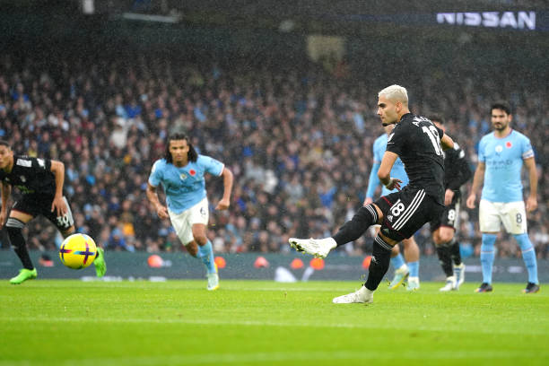 Trực tiếp Man City 1-1 Fulham: Cancelo dính thẻ đỏ, chủ nhà bị thổi 11m 214077