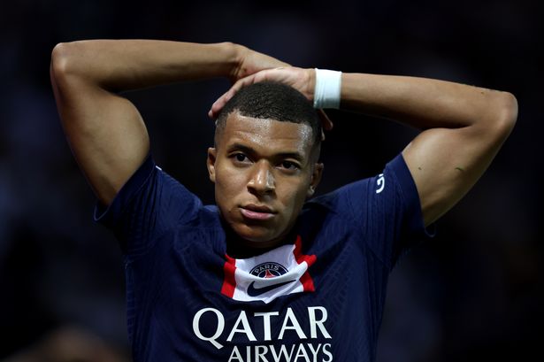 Mbappe thi đấu bạc nhược, thực hư hành động phản cảm như Ronaldo? 214808