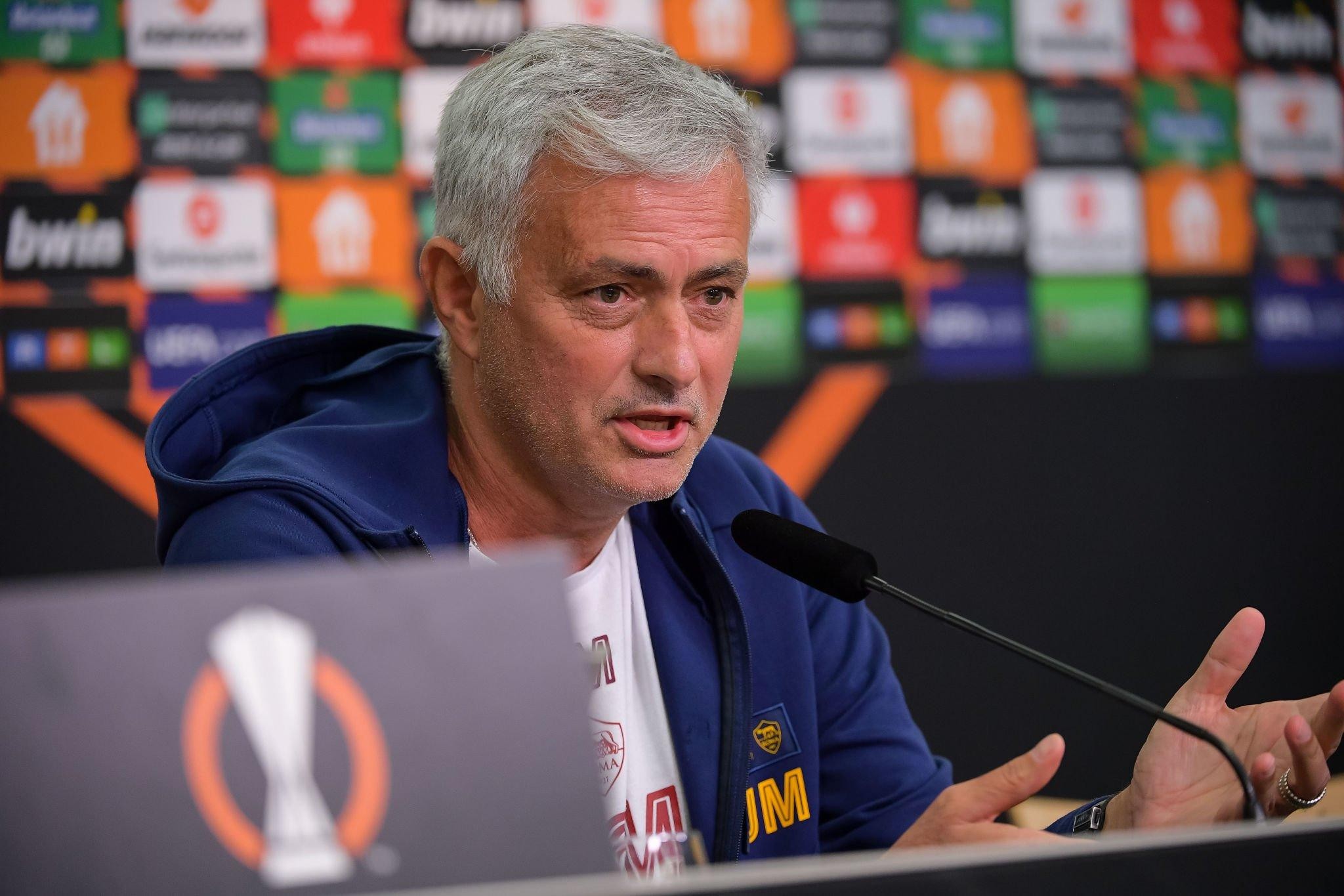 mourinho-roma-c2-1684397722.jpg