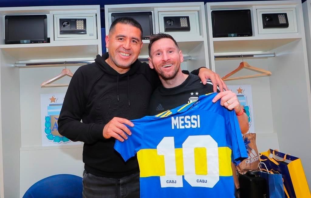 riquelme-messi-argentina-1686977078.jpg