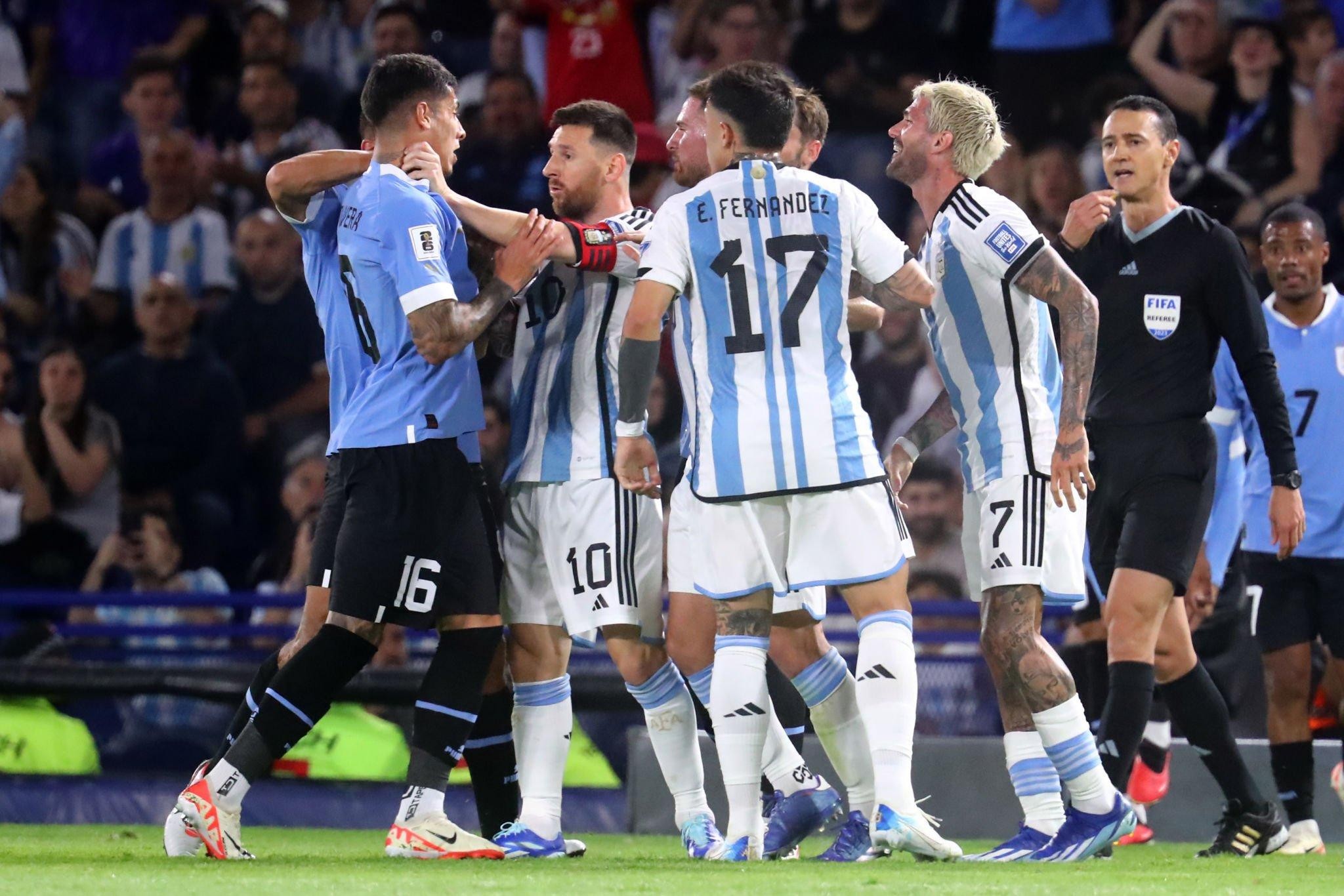 messi-argentina-uruguay-olivera-1700189166.jpg