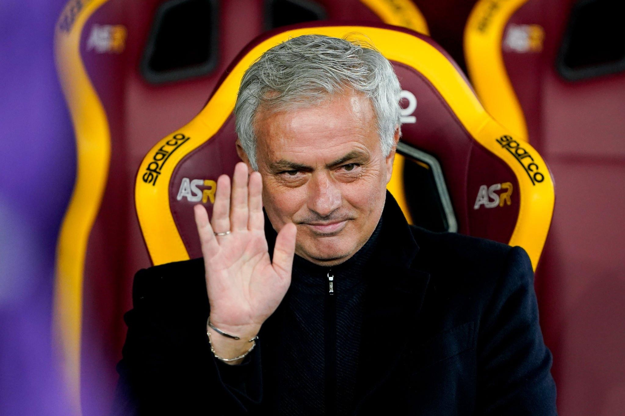 mourinho-as-roma-1702462376.jpg