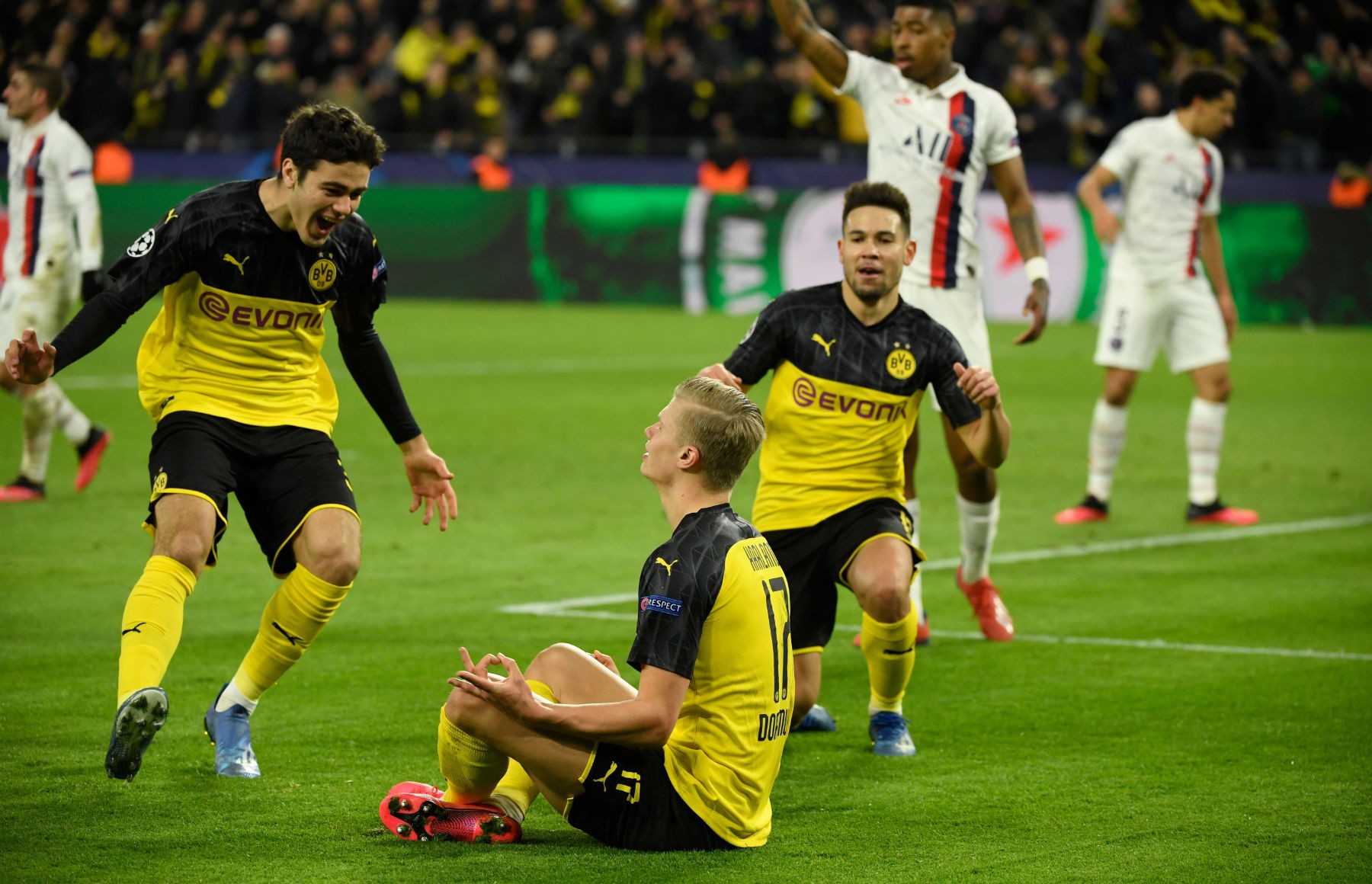 erling-haaland-celebration-dortmund-vs-psg-champions-league-2020-1715004180.jpg