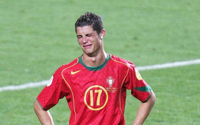 o-cristiano-ronaldo-crying-facebook-1479096983676-39-0-999-1536-crop-1479122874516-1716305850.jpg