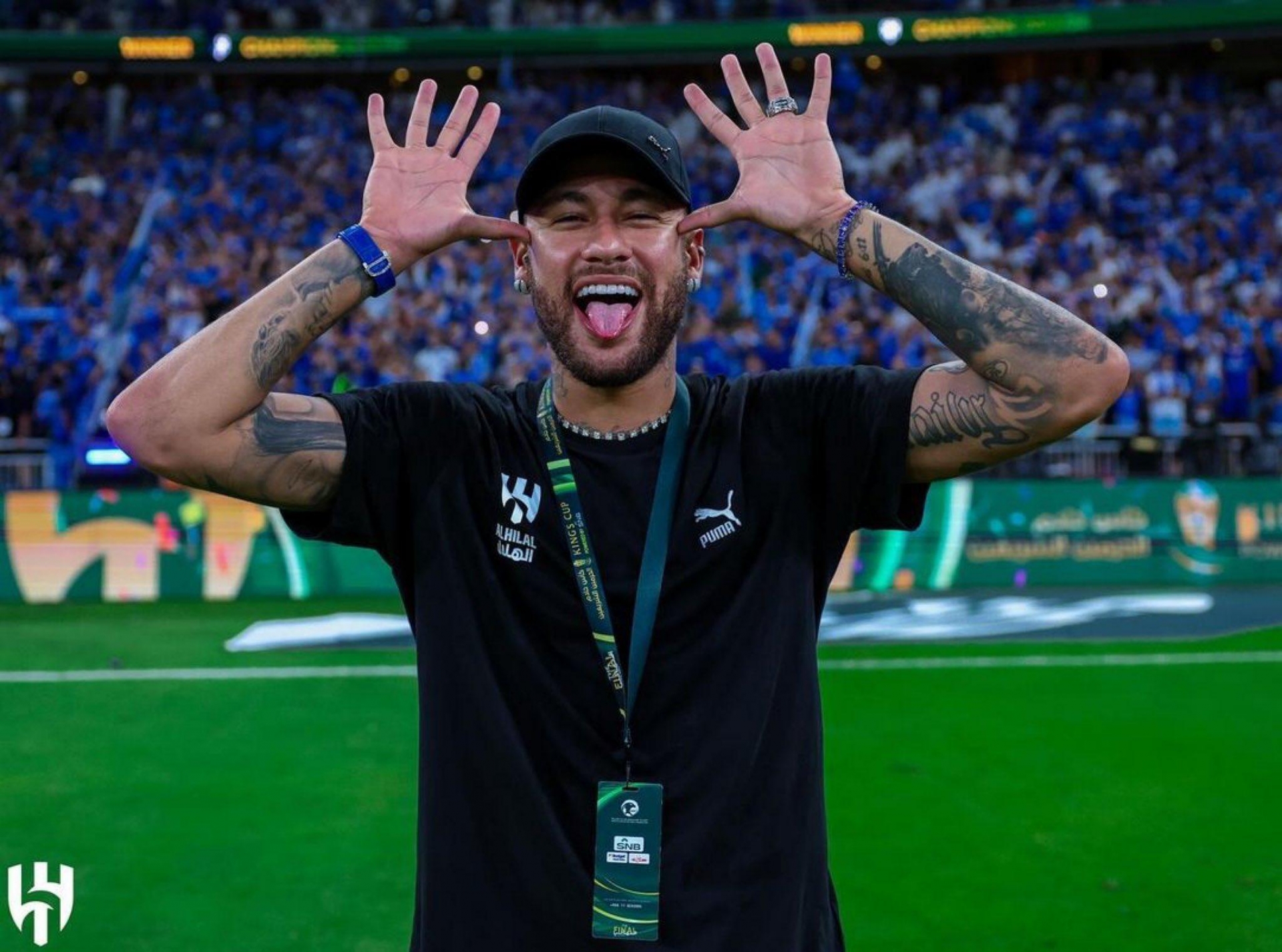 Đang dưỡng thương, Neymar vẫn nhảy múa ăn mừng cùng các đồng đội 473098