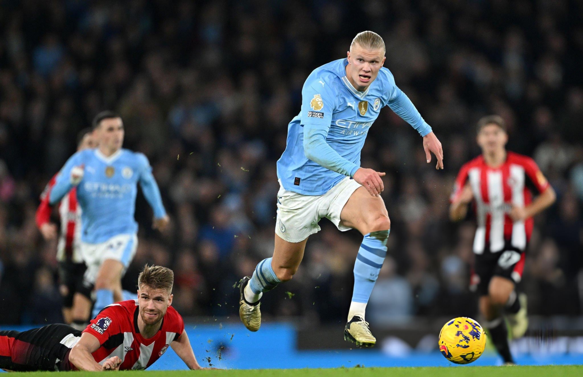 Trực tiếp Man City 0-0 Brentford: Khởi đầu hứa hẹn