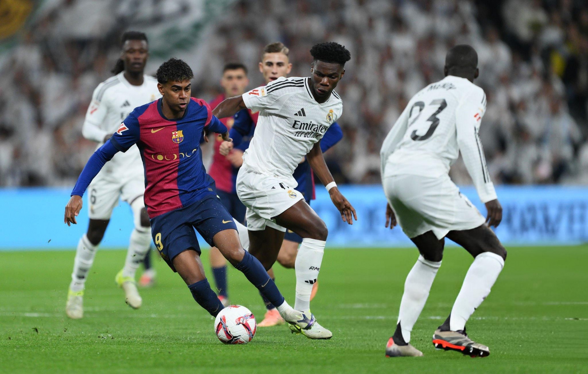 Trực tiếp Real Madrid 0-0 Barca: Đôi công hấp dẫn