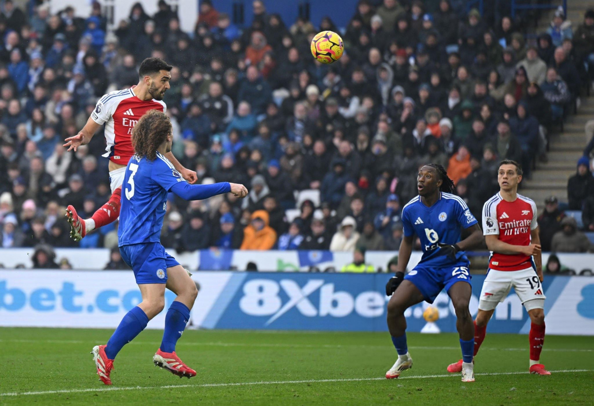 Trực tiếp Arsenal 1-0 Leicester: Bàn mở tỷ số