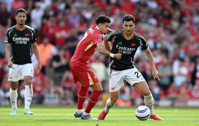 Liverpool chia điểm với Arsenal trong màn rượt đuổi kịch tính