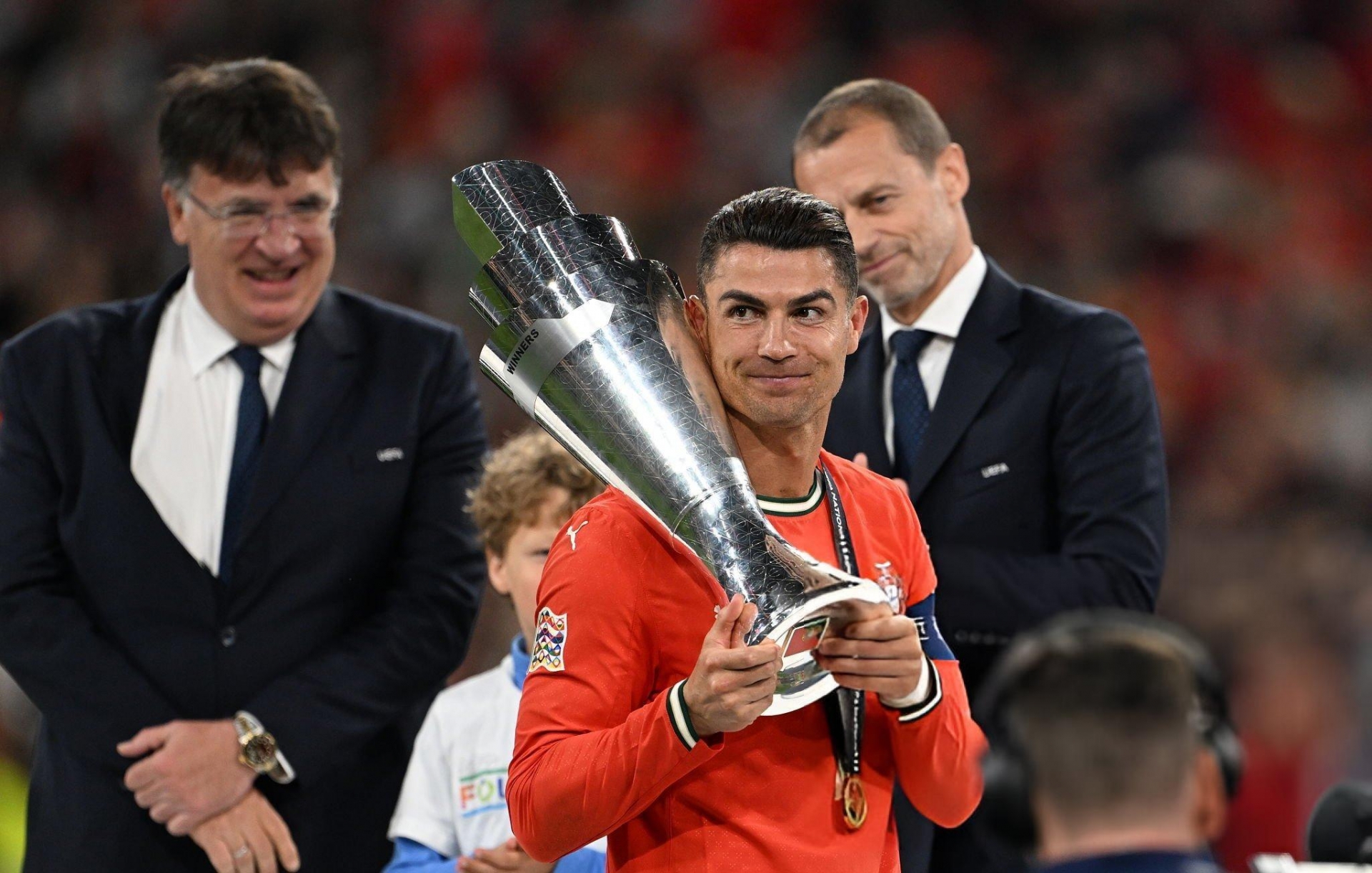 Ronaldo: 'Tôi chấp nhận gãy chân vì chiến thắng của Bồ Đào Nha'