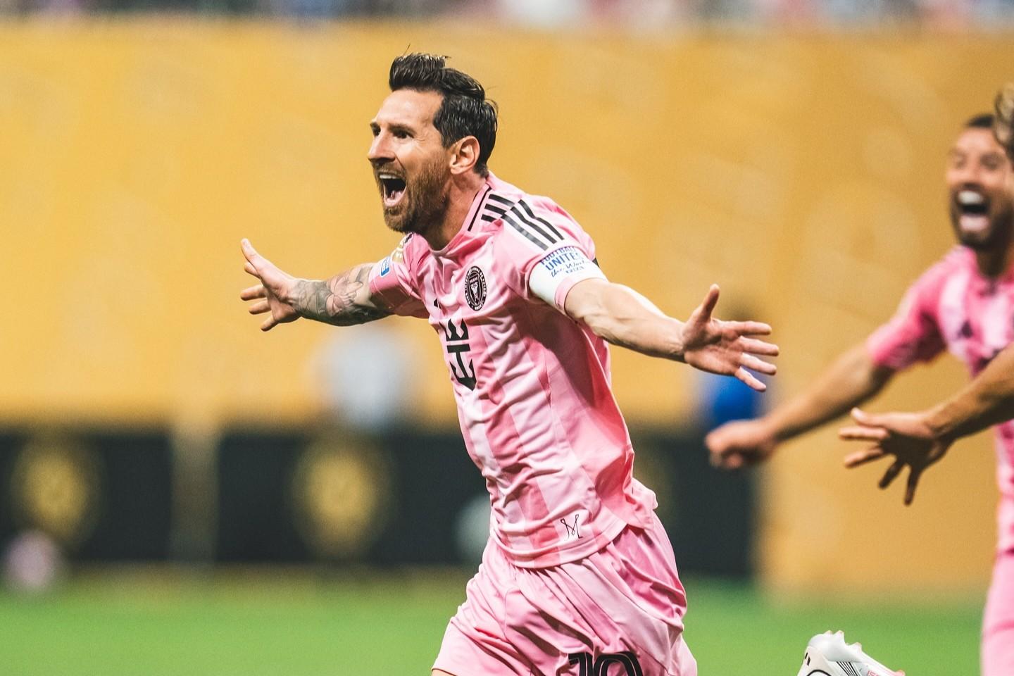 Messi lập siêu kỷ lục trong ngày đánh bại New England