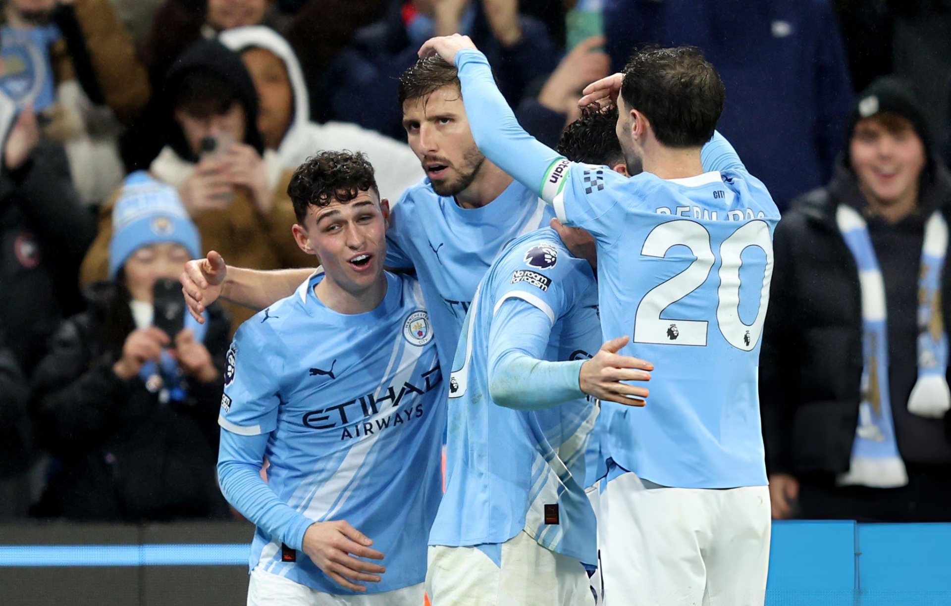 Hạ đẹp Sunderland, Man City ‘phả hơi nóng’ lên Arsenal