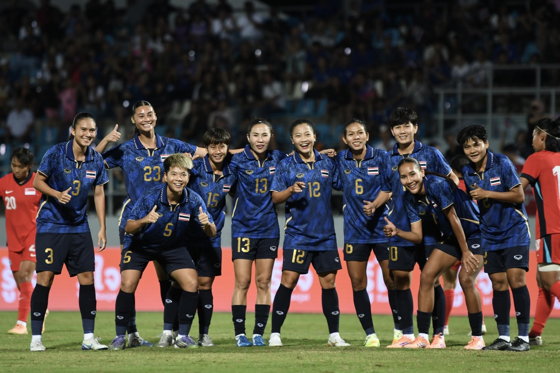 Hạ Singapore, Thái Lan chờ Việt Nam tại bán kết SEA Games