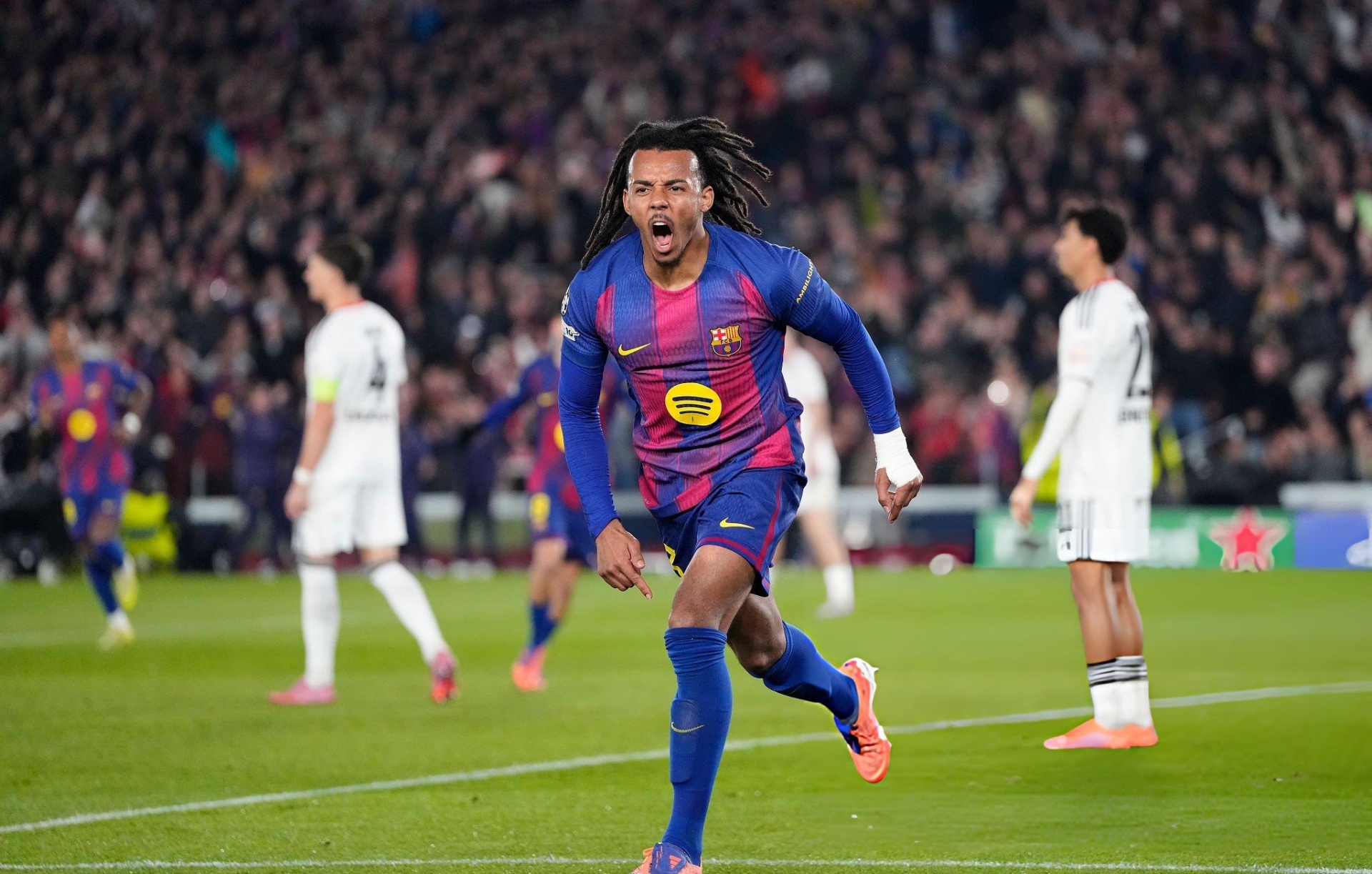 Trực tiếp Barca 2-1 Frankfurt: Chủ nhà vượt lên