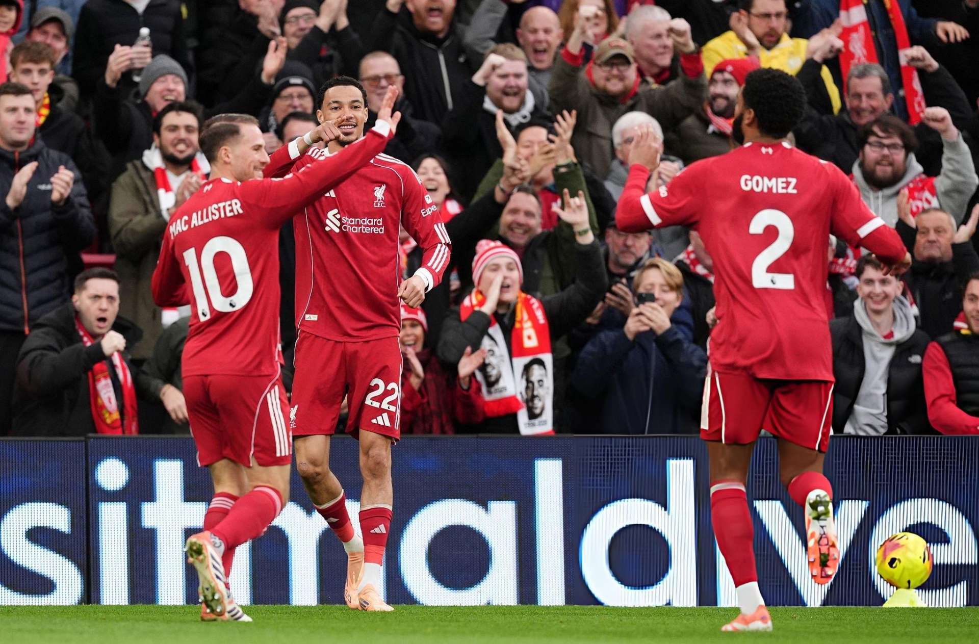 Trực tiếp Liverpool 2-0 Brighton: Salah tỏa sáng