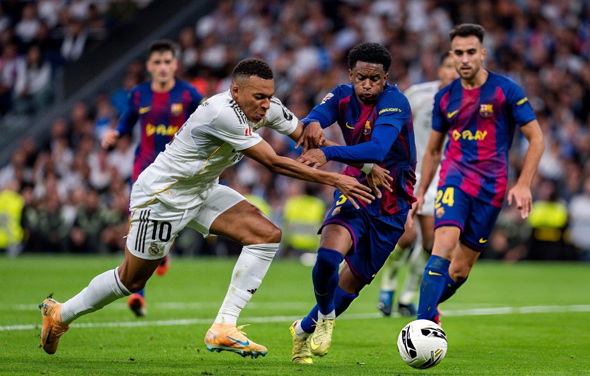 Trực tiếp Barcelona vs Real Madrid, 2h00 hôm nay 12/1