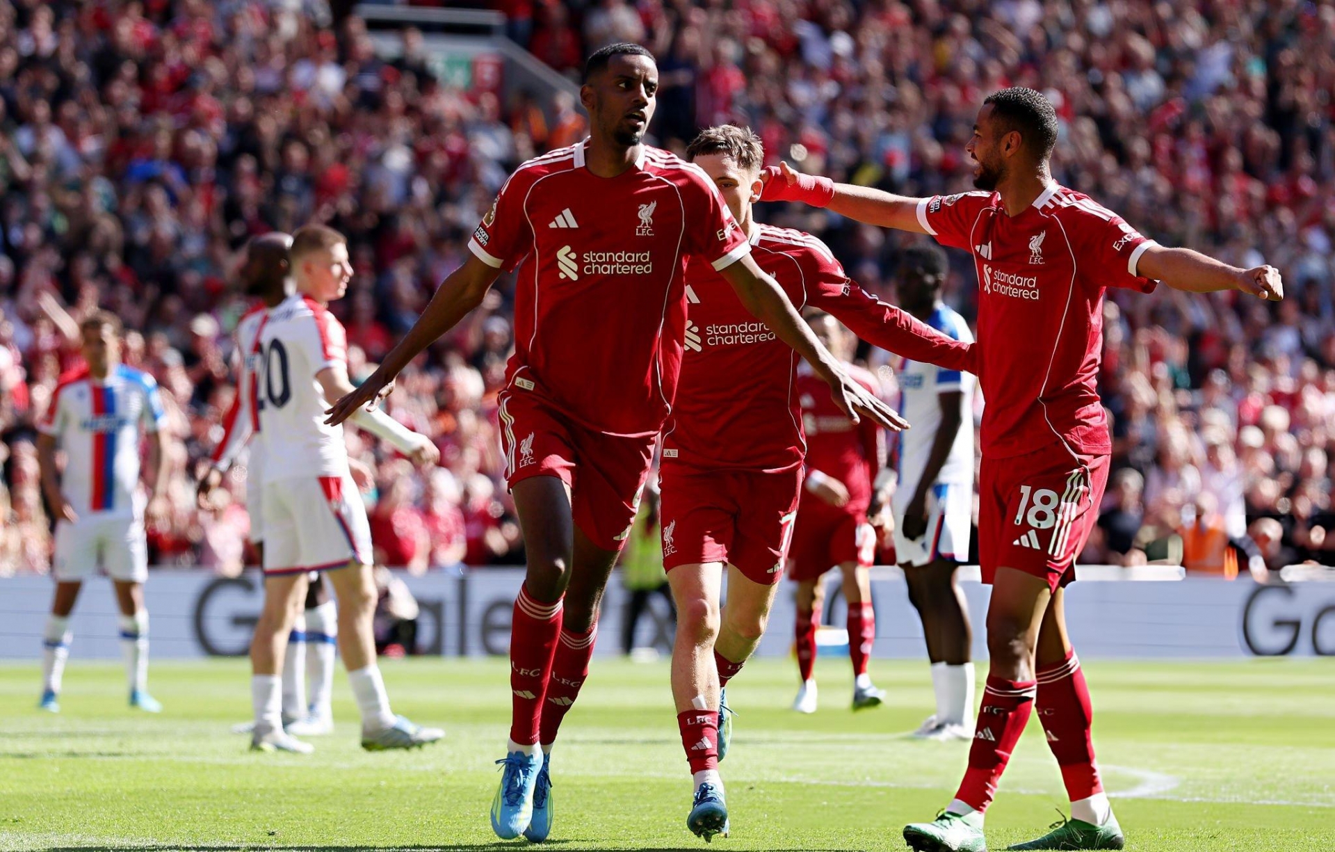 Trực tiếp Liverpool 2-0 Crystal Palace: Đôi công hấp dẫn
