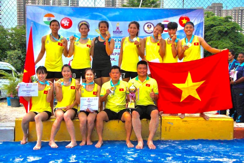 thumbnail - "Lỡ hẹn" với SEA Games 31, bóng ném bãi biển nữ Việt Nam vẫn đạt thành tích "khủng"