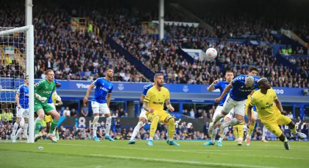 Trực tiếp Everton 2-3 Brentford: Đội khách lội ngược dòng 137637