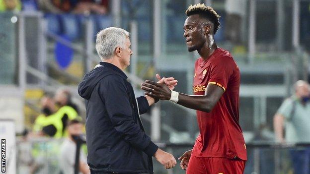 Ngôi sao Roma tiết lộ Mourinho “không biết tên của mình” 141480