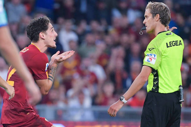 Roma thua đầy cay cú, Mourinho xúi trò cưng 'giờ trò bẩn' kiếm penalty 189679