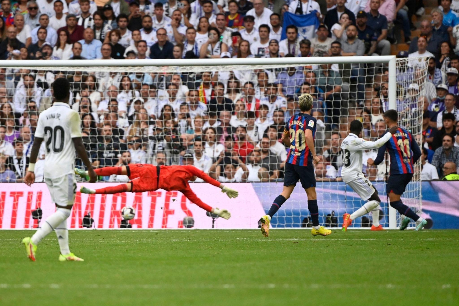 Trực tiếp Real Madrid 2-1 Barca: Nghẹt thở những phút cuối 203698
