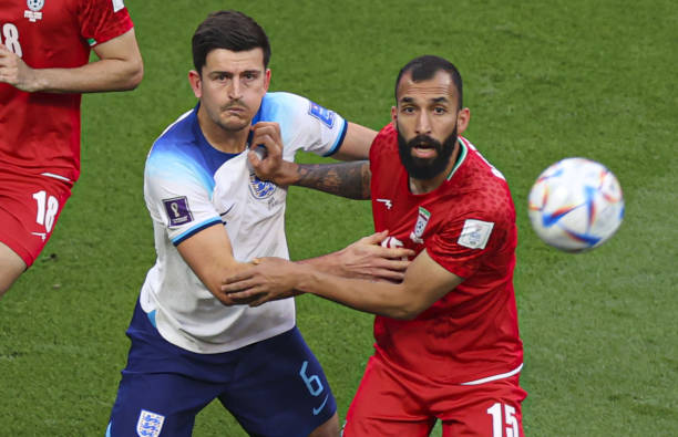 Bị CĐV Iran 'chơi xấu', Harry Maguire đáp trả khiến tất cả thán phục 220632