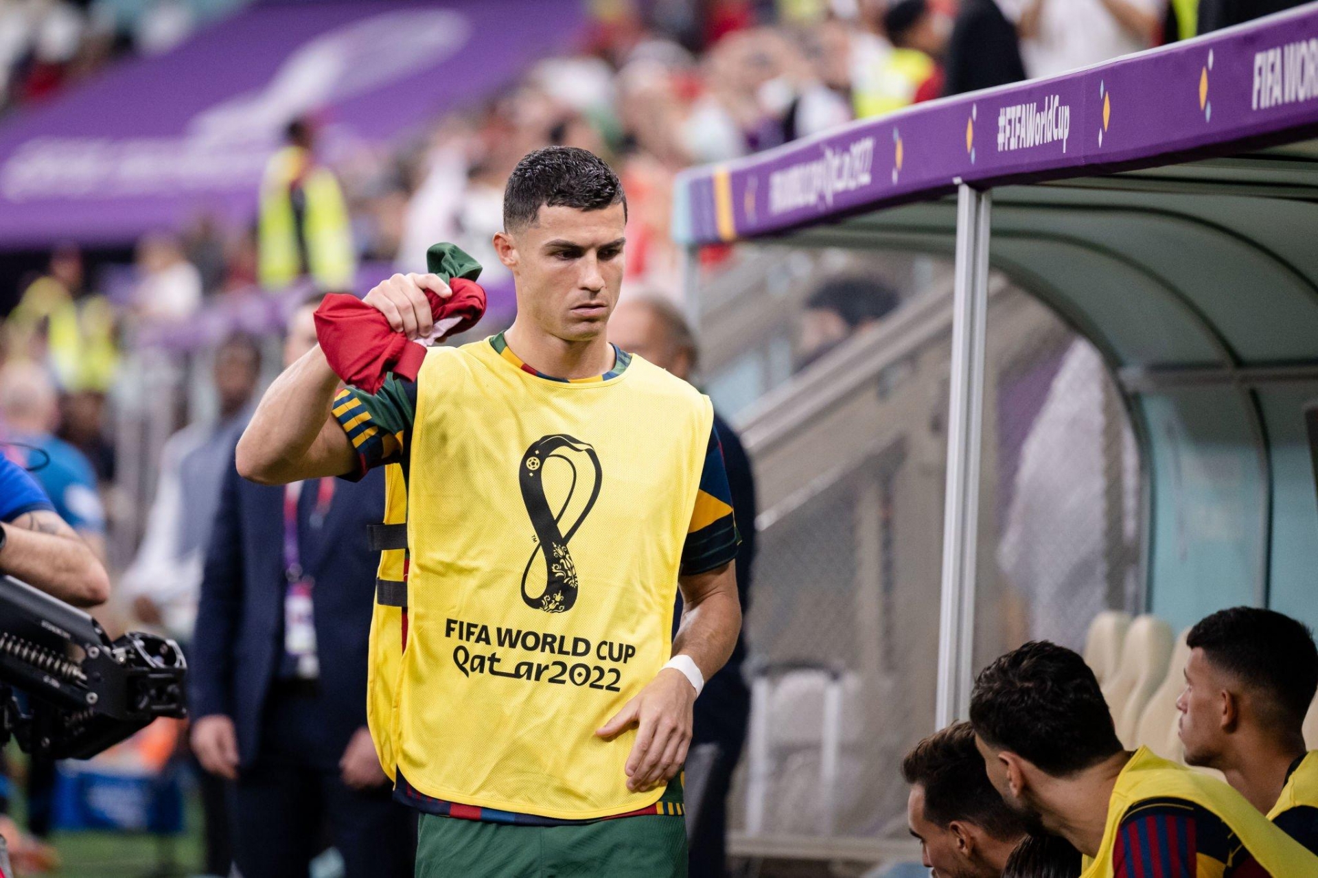 Phản ứng khó tin của Ronaldo khi Bồ Đào Nha ghi bàn trong ngày ngồi dự bị 229002