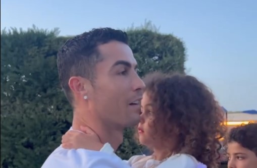 Ronaldo nhận tin cực vui từ bạn gái Georgina Rodriguez 236344