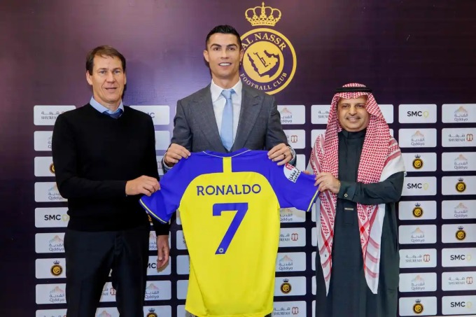 Ronaldo 'cực ấm' ở Al Nassr: Chính quyền tạo điều kiện, được sống cùng bạn gái 241136