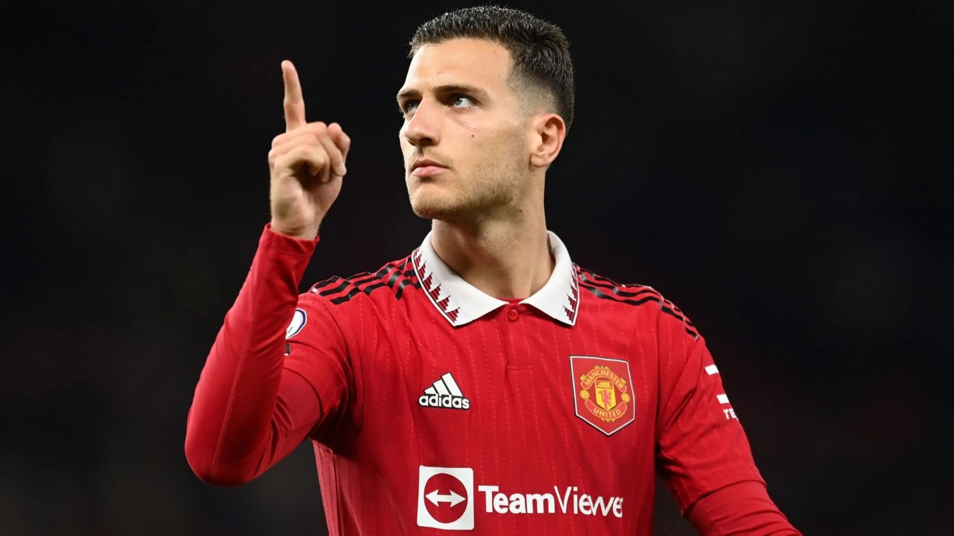 Diogo Dalot từ chối trước sự quan tâm của Barca? 278691