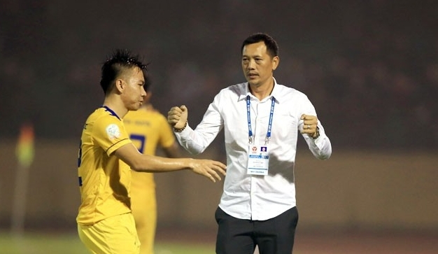 SLNA, Nguyễn Đức Thắng, V-League 2019, SLNA vs Quảng Nam, sai lầm của trọng tài, kết quả V-League 2019