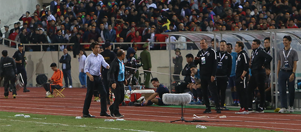 Akira Nishino, Park Hang Seo, Việt Nam vs Thái Lan, Việt Nam 0 - 0 Thái Lan, vòng loại World Cup 2022
