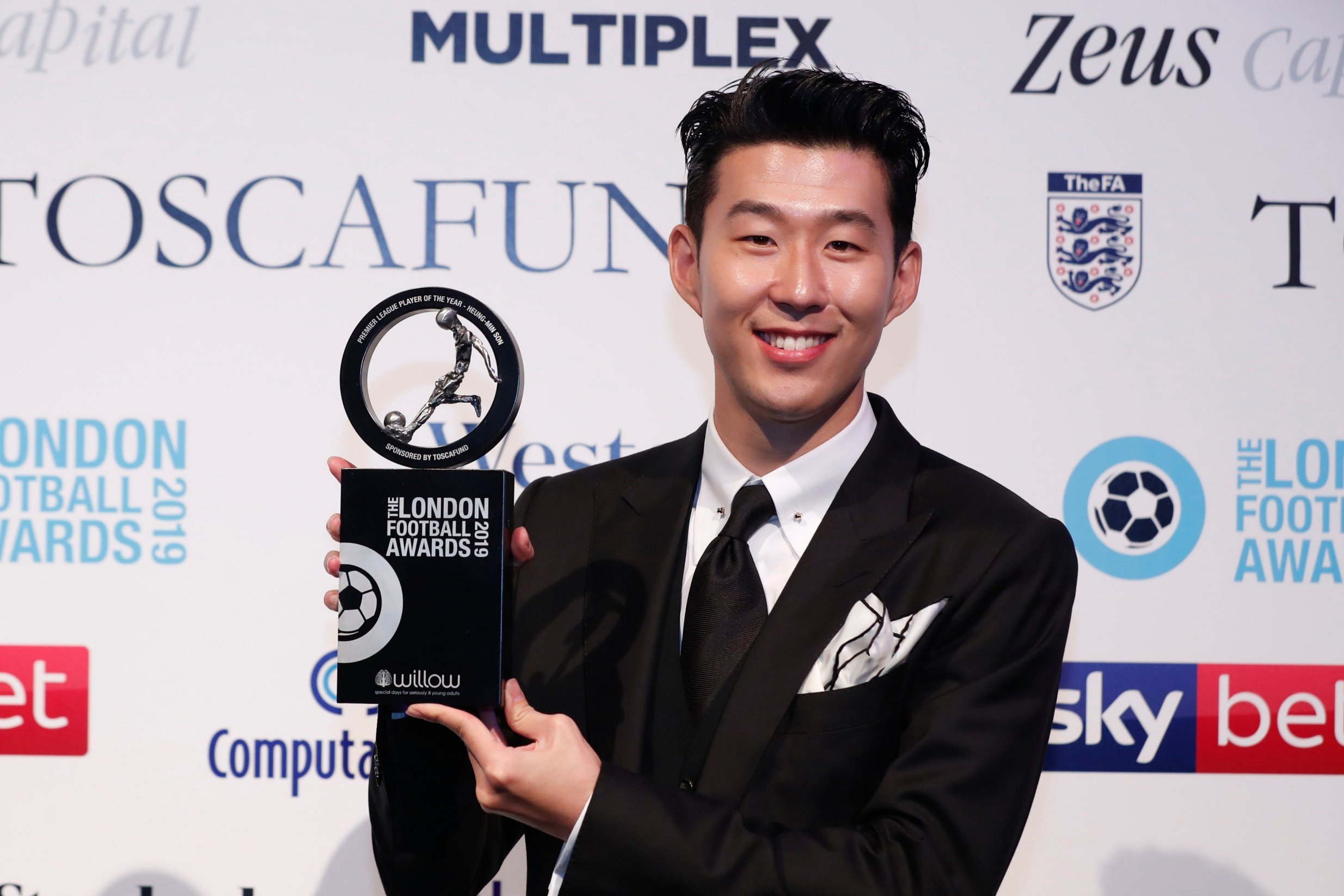 Son Heung-min, Son Heung-min nhận giải, Son Heung-min xuất sắc nhất, Tottenham, Son Heung-min được vinh danh, Premier League, cầu thủ xuất sắc nhất năm