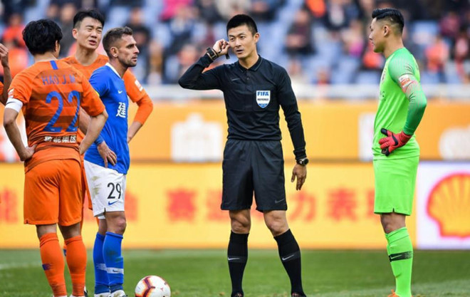Fu Ming, trọng tài Trung Quốc, Fu Ming bị treo còi, trọng tài rút thẻ đỏ cho ĐT Việt Nam, AFF Cup, việt nam