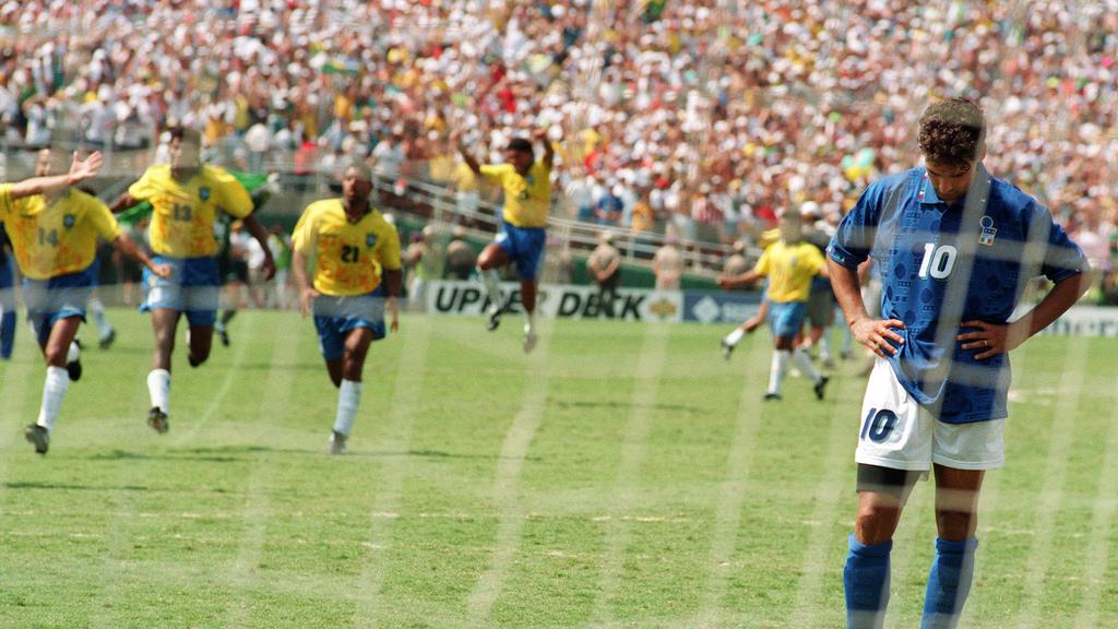 roberto baggio, baggio world cup 1994, penalty, baggio đá penalty, tóc đuôi ngựa thần thánh, italia vs brazil, italy, ngày này năm xưa