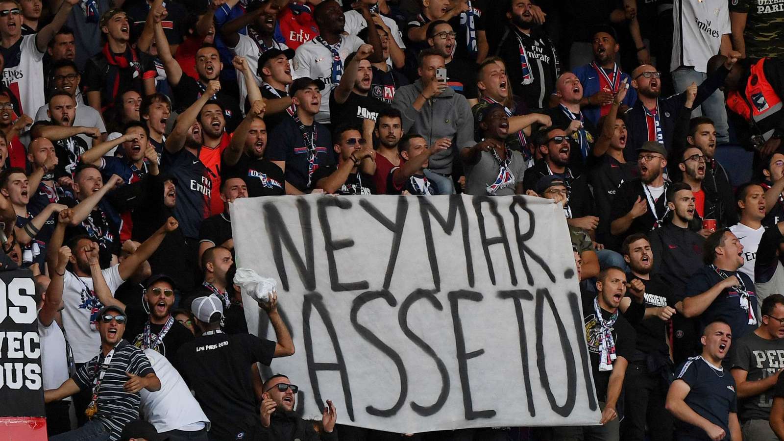 Neymar, PSG, CĐV PSG chửi Neymar, chuyển nhượng Neymar, Neymar Real Madrid, Neymar Barca, PSG bán Neymar