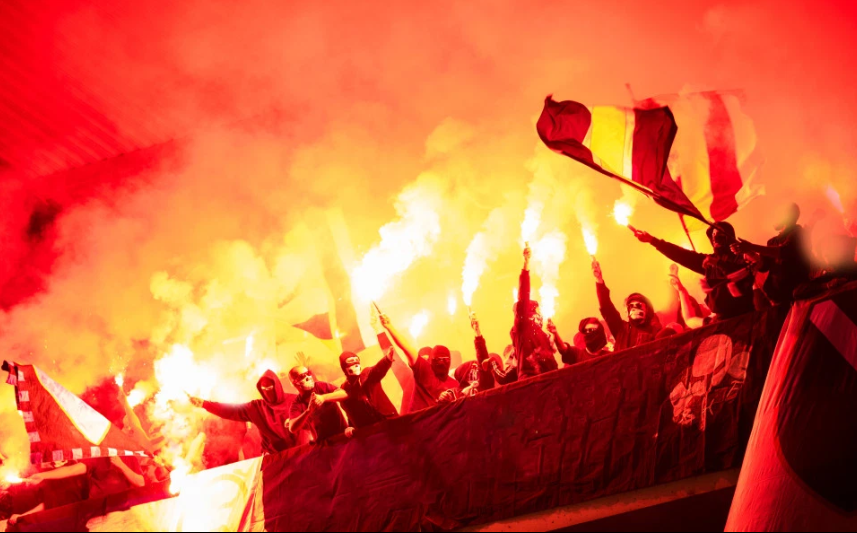 Pháo sáng, Hooligan, Ultras, bạo lực bóng đá, fan cuồng, cđv đánh nhau, đốt pháo sáng