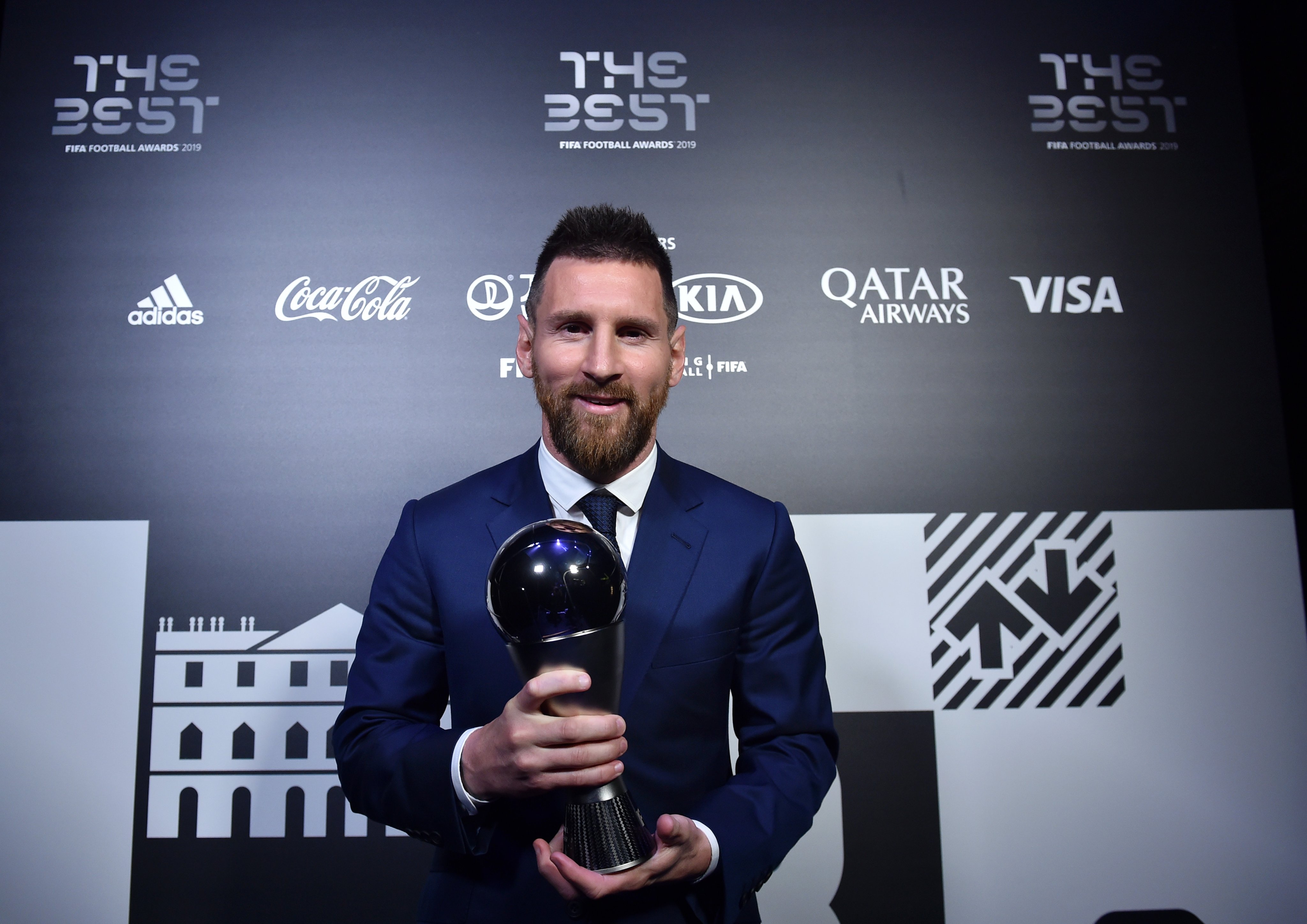 Messi, Ronaldo, Messi vượt Ronaldo, The Best 2019, cầu thủ xuất sắc nhất năm, Messi lập kỷ lục