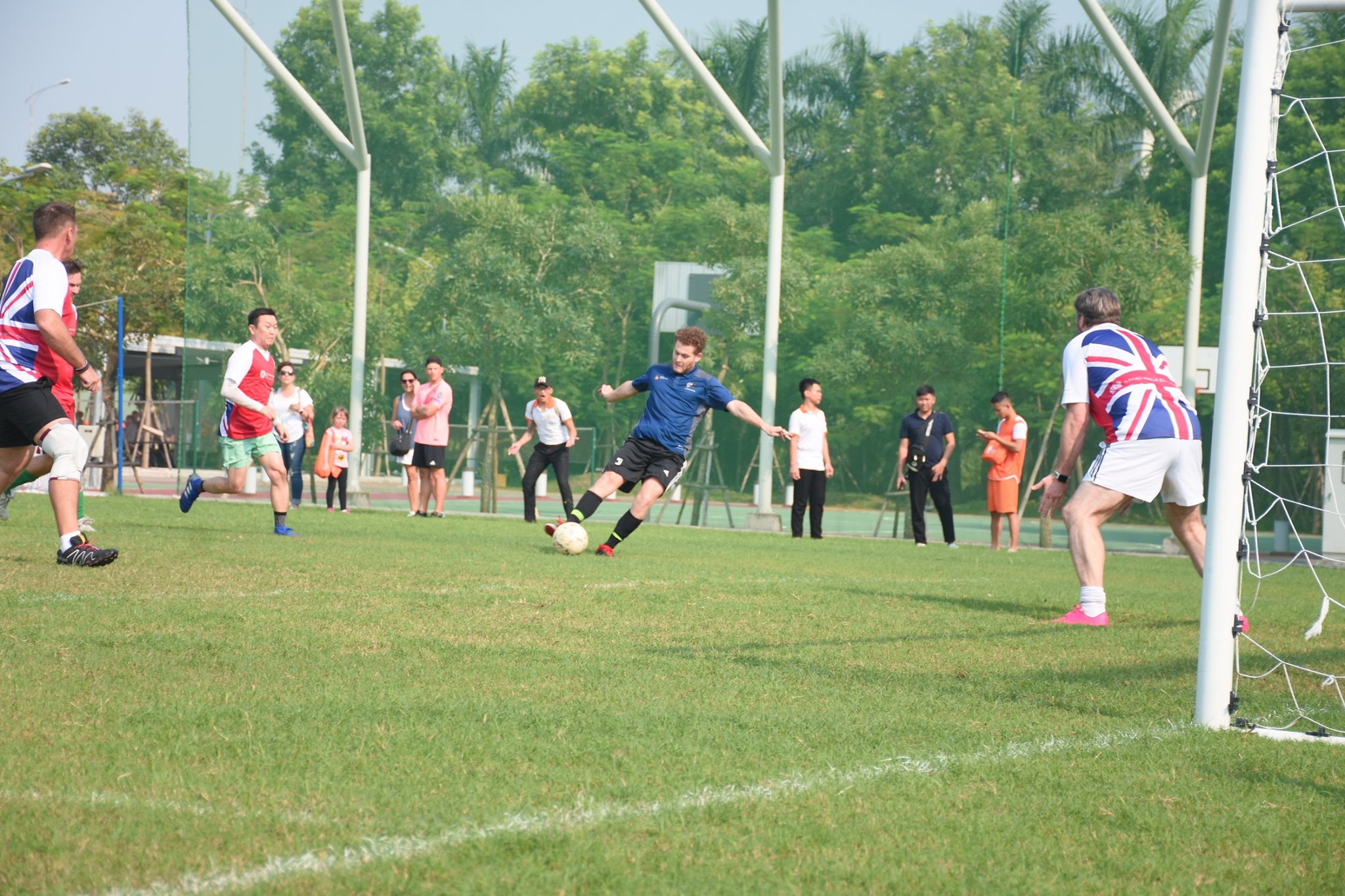 REACH Rumble, bóng đá từ thiện, Khảm Lâm FC, đại học Anh quốc Việt Nam
